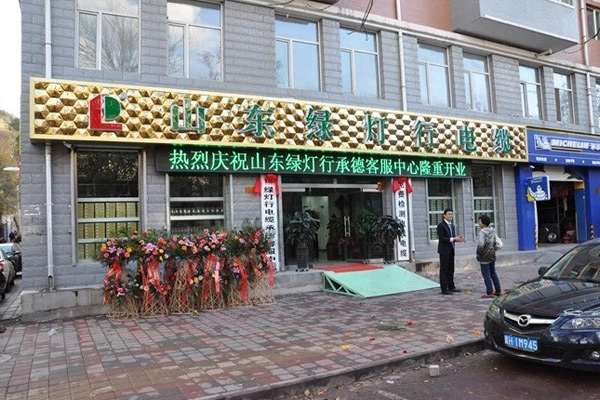 ɽ�����λᡤj9�й��ٷ���վ-��ҳ�е¿ͷ�����